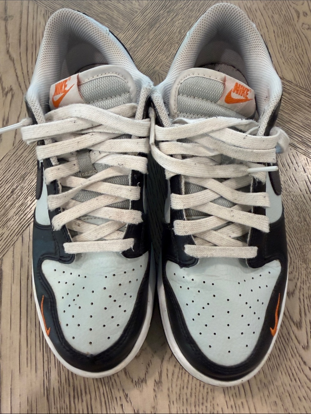 Nike Kids Low-Top Sneakers in Light Blue, Black and Orange